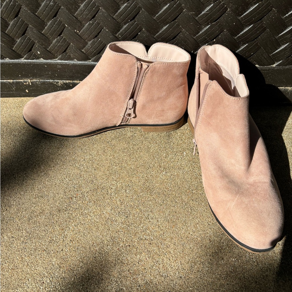 Never worn Cat & Jack Rose colored Fake Suede Side Zip Half Boots Size Girls 5